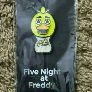 NWT - Bioworld Five Nights at Freddy’s Chica Let’s Eat Metal Keychain
